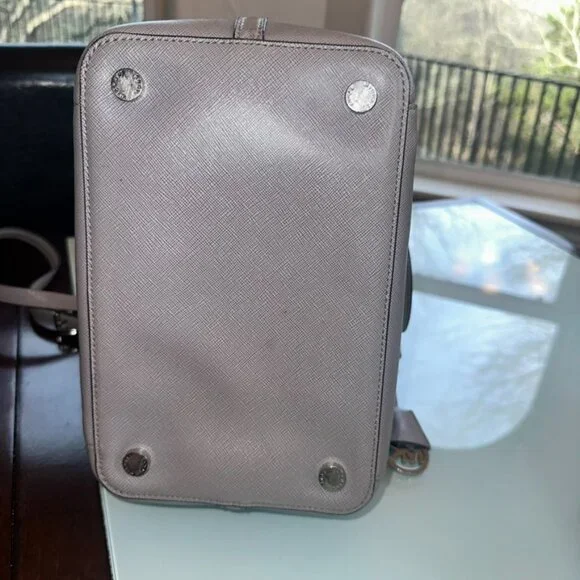 Michael Kors Greenwich Saffiano Leather Bucket Bag Grey/Purple, Arm & Crossbody - Picture 10 of 15